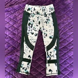 CALIA by Carrie Underwood Black and White Patterned cropped Leggings